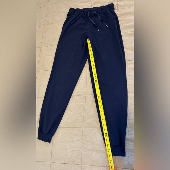 Lululemon On the Fly Jogger Luxtreme True Navy W5CPJS Size 4 - Picture 8 of 9